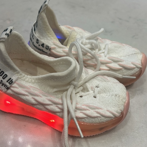 Designer inspired shoes for kids with lights - Picture 4 of 10